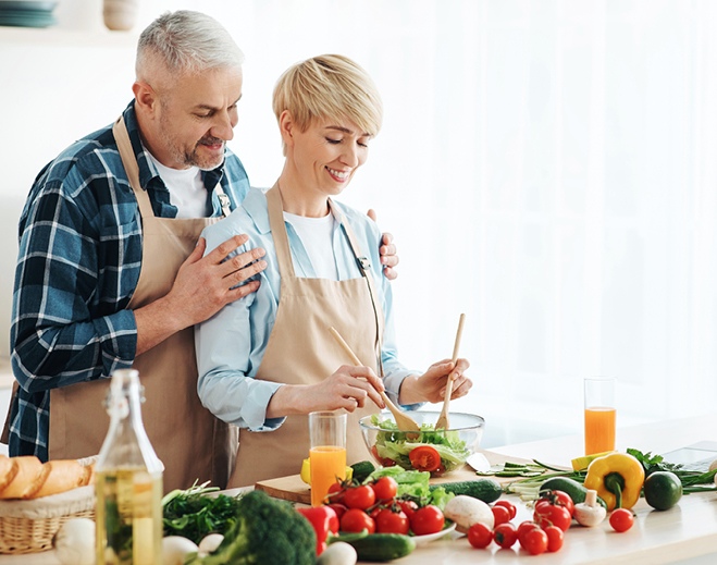People preparing heart‑healthy meal together