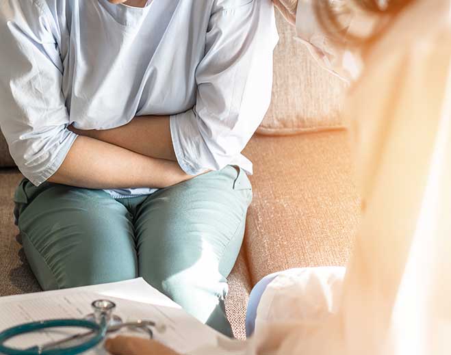 Patient discussing abdominal pain with doctor