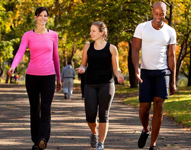 lifestyle-group-walking-women-men