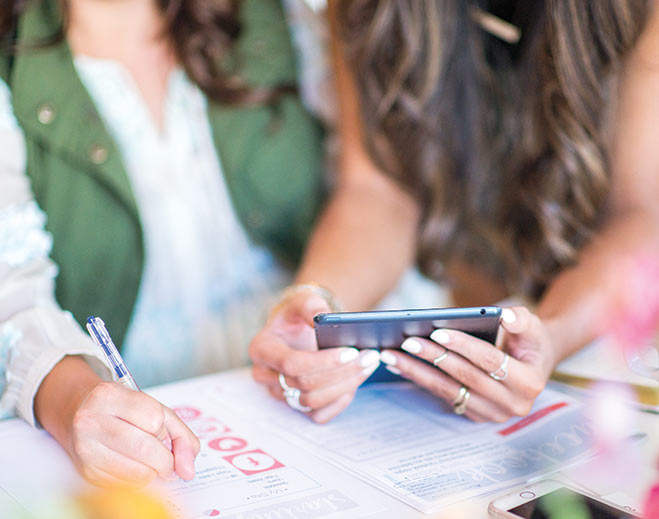 internal-news-young-women-cell-phone